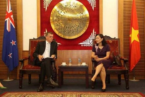 Thứ trưởng Bộ VHTTDL Đặng Thị Bích Liên tiếp Đại sứ Australia tại Việt Nam Hugh Borrwman
